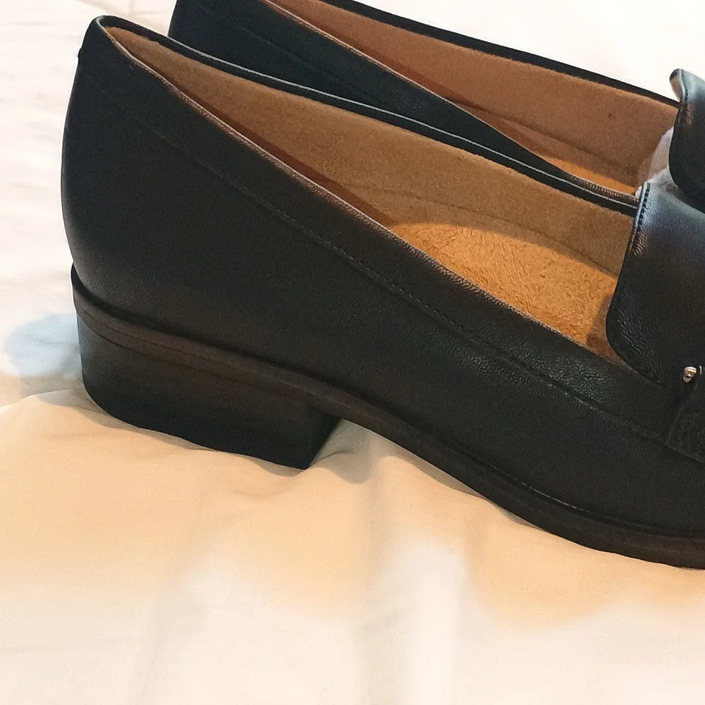 SOUL Naturalizer Black‎ Leather Loafers with Silver Accent Comfortable